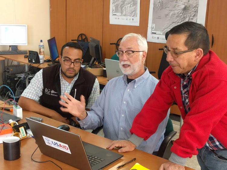 Red de Monitoreo de Lahares en el Volcán Cotopaxi con nuevos implementos brindados por USGS