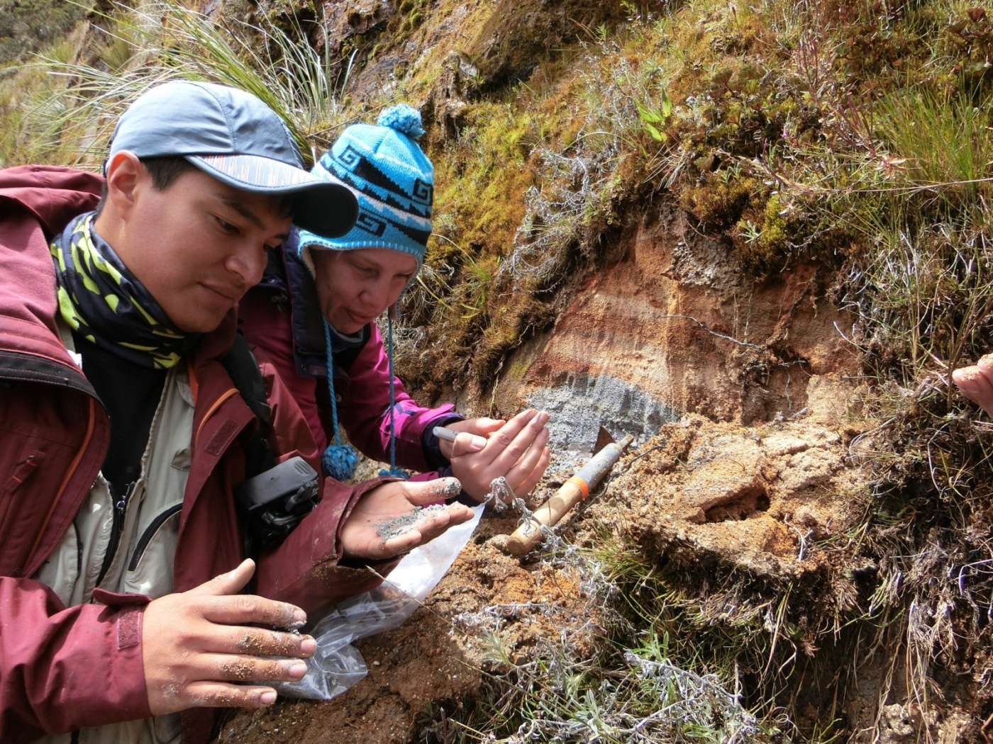 Trabajos de investigación geológicos en la caldera de Chalupas