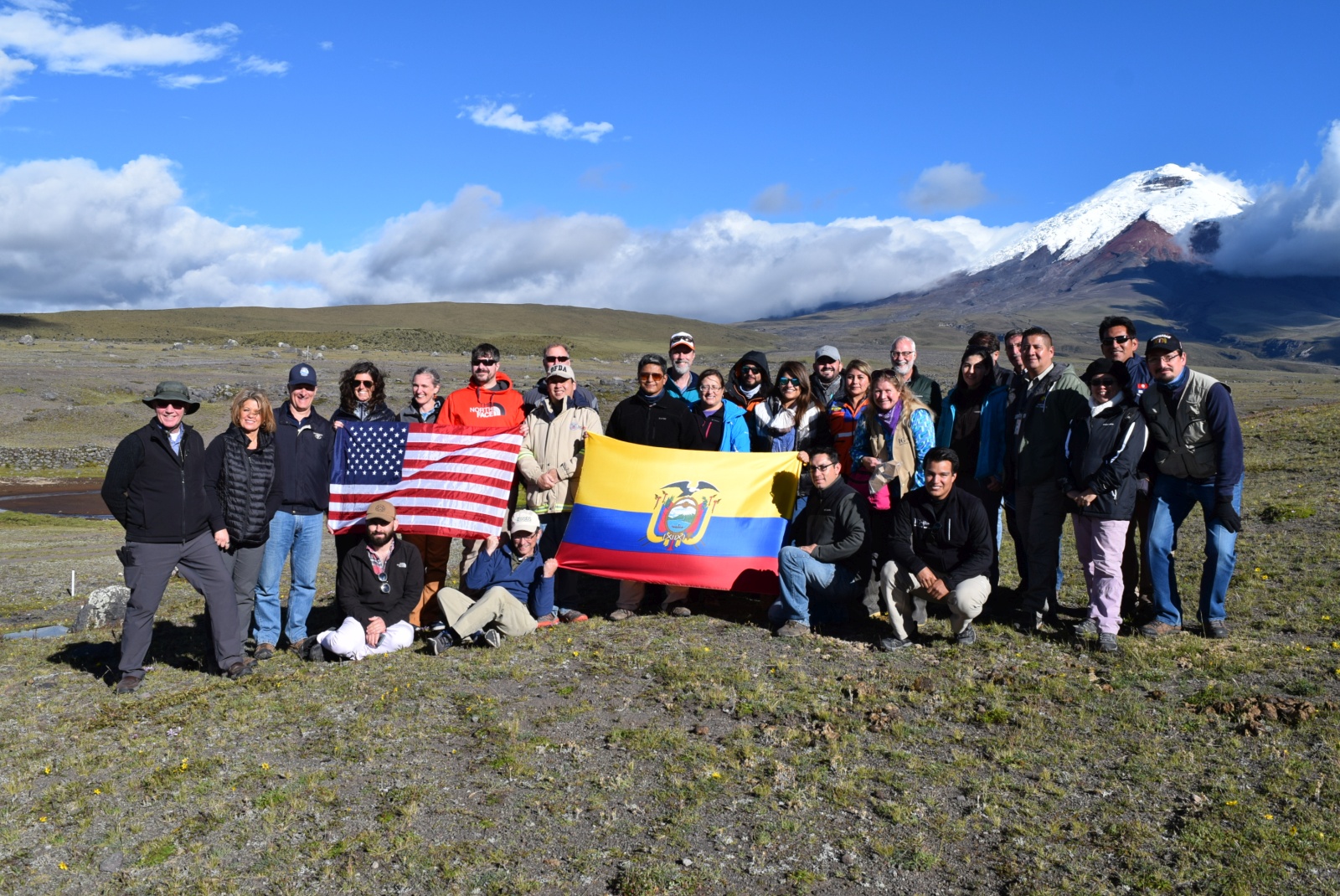 Visita de científicos del USGS, OFDA y oficiales de Manejo de Riesgos del estado de Washington