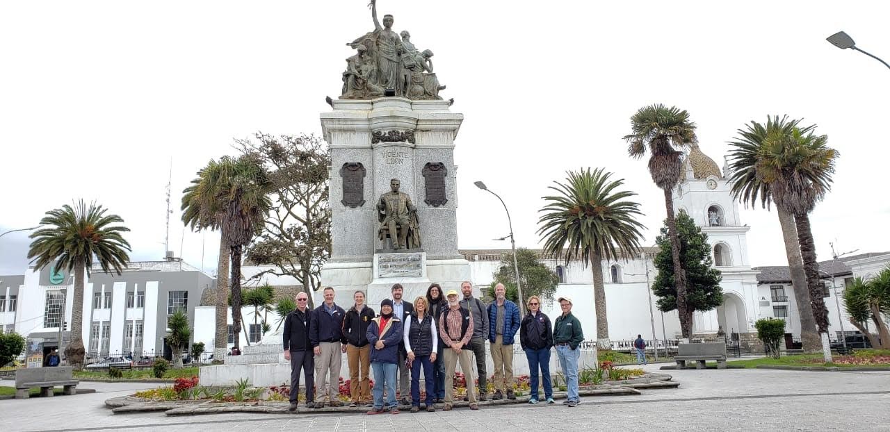 Visita de científicos del USGS, OFDA y oficiales de Manejo de Riesgos del estado de Washington