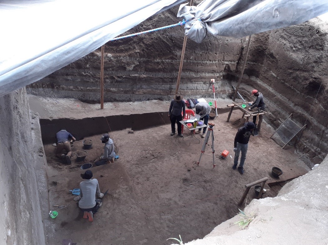 Vulcanólogos del IGEPN colaboraron en estudio de capas de cenizas en la Excavación Arqueológica Tagshima, zona alta de Pusuquí