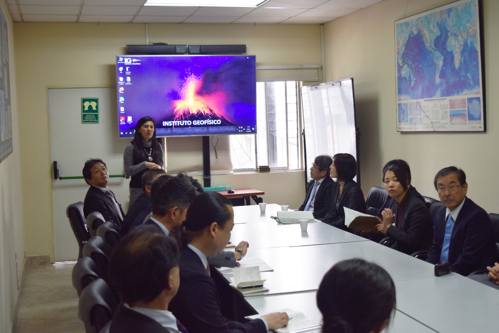 Visita de delegación de Japón al IGEPN