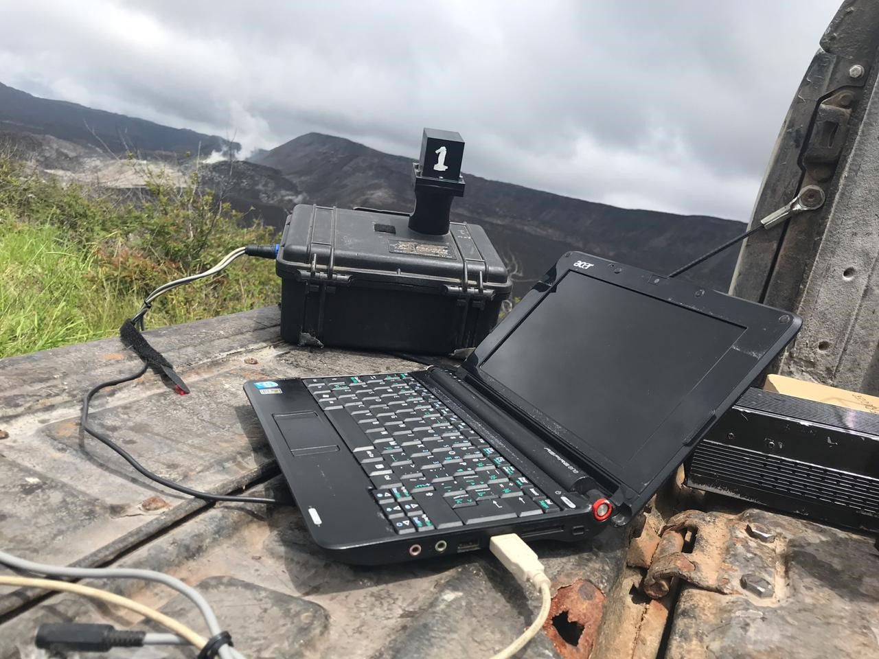 Trabajos de Monitoreo en la caldera del Volcán Sierra Negra (Galápagos)