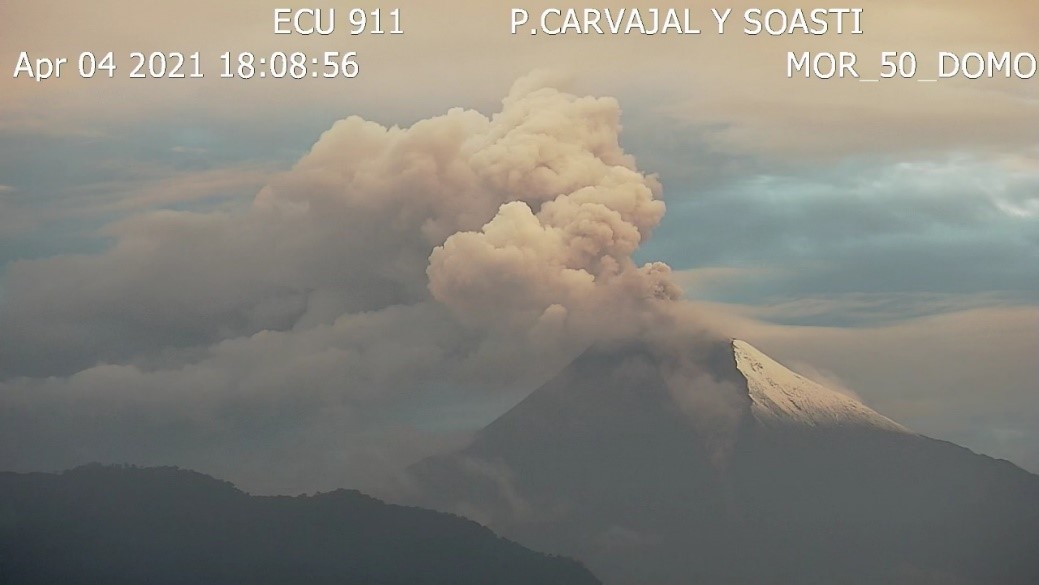 Donación de baterías para la estación sísmica del volcán Sangay por parte del Programa Regional de Asistencia para Desastres USAID/BHA