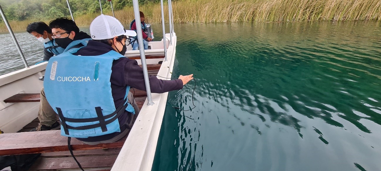 Campaña de medición de CO2 difuso en la laguna de Cuicocha