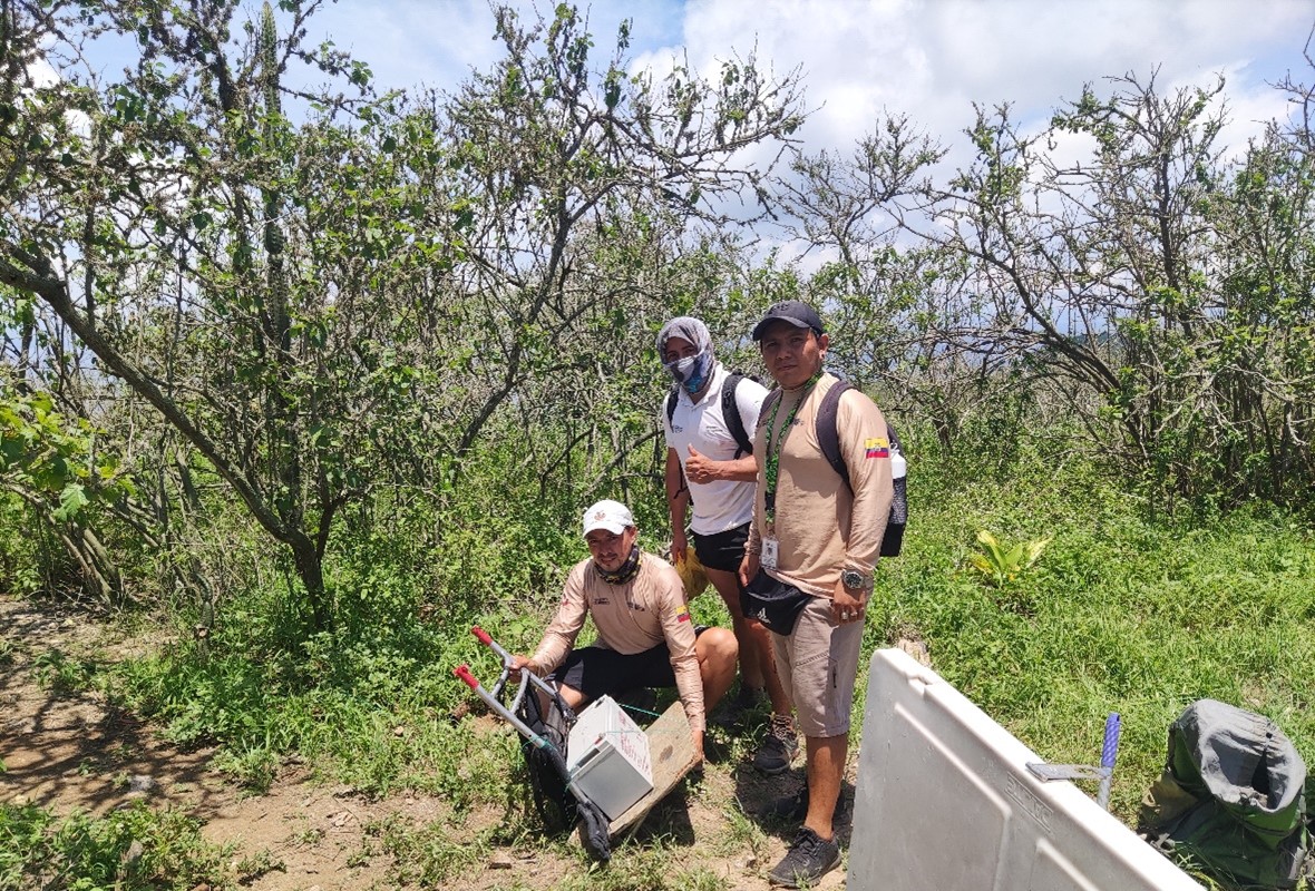 Trabajos de mantenimiento y recolección de datos de la estación de monitoreo multiparamétrica Isla de la Plata