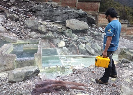 Monitoreo de fuentes termales en el complejo volcánico Chiles - Cerro Negro