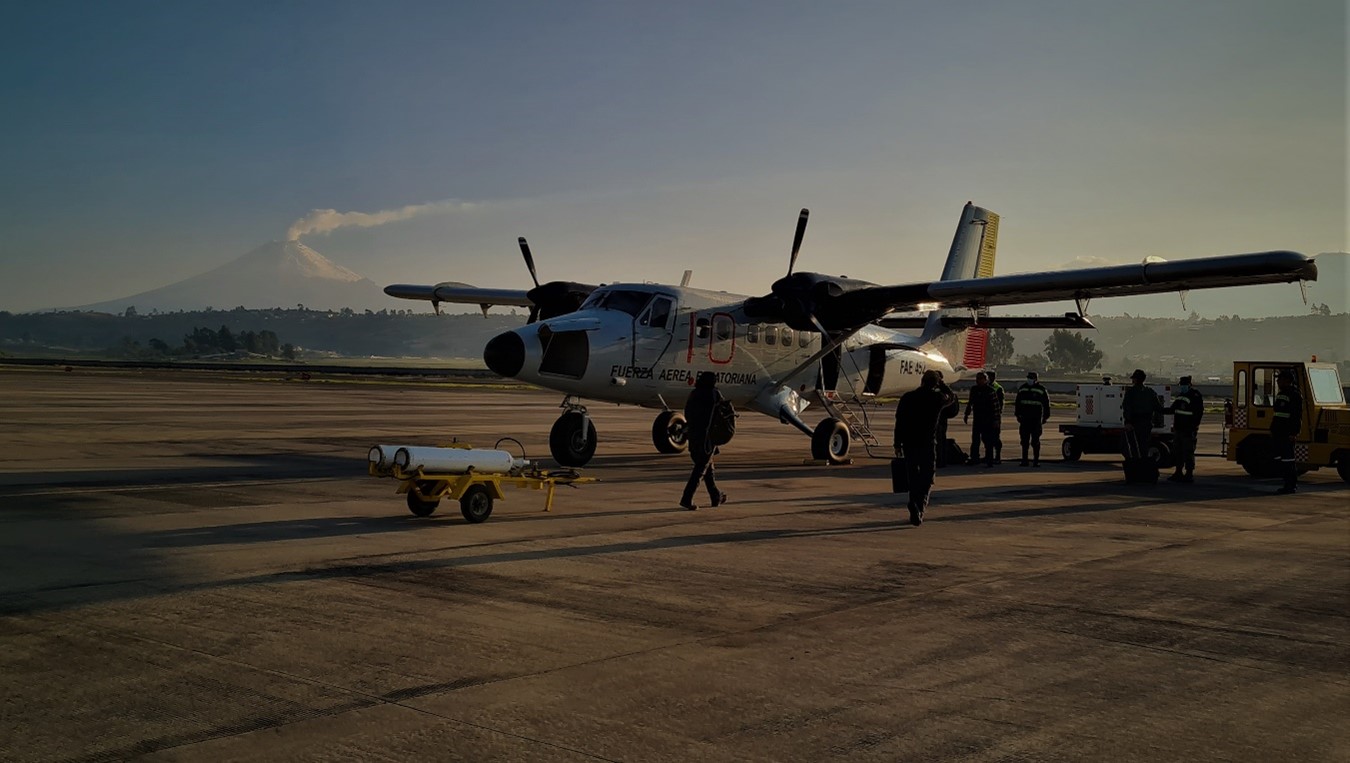 Evento Informativo sobre la reactivación del volcán Cotopaxi en la sede de la Fuerza Aérea Ecuatoriana en Latacunga