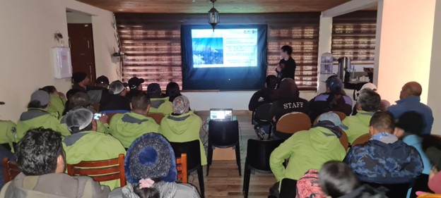 Charlas sobre los Peligros en las Cercanías de Cráteres Volcánicos Activos