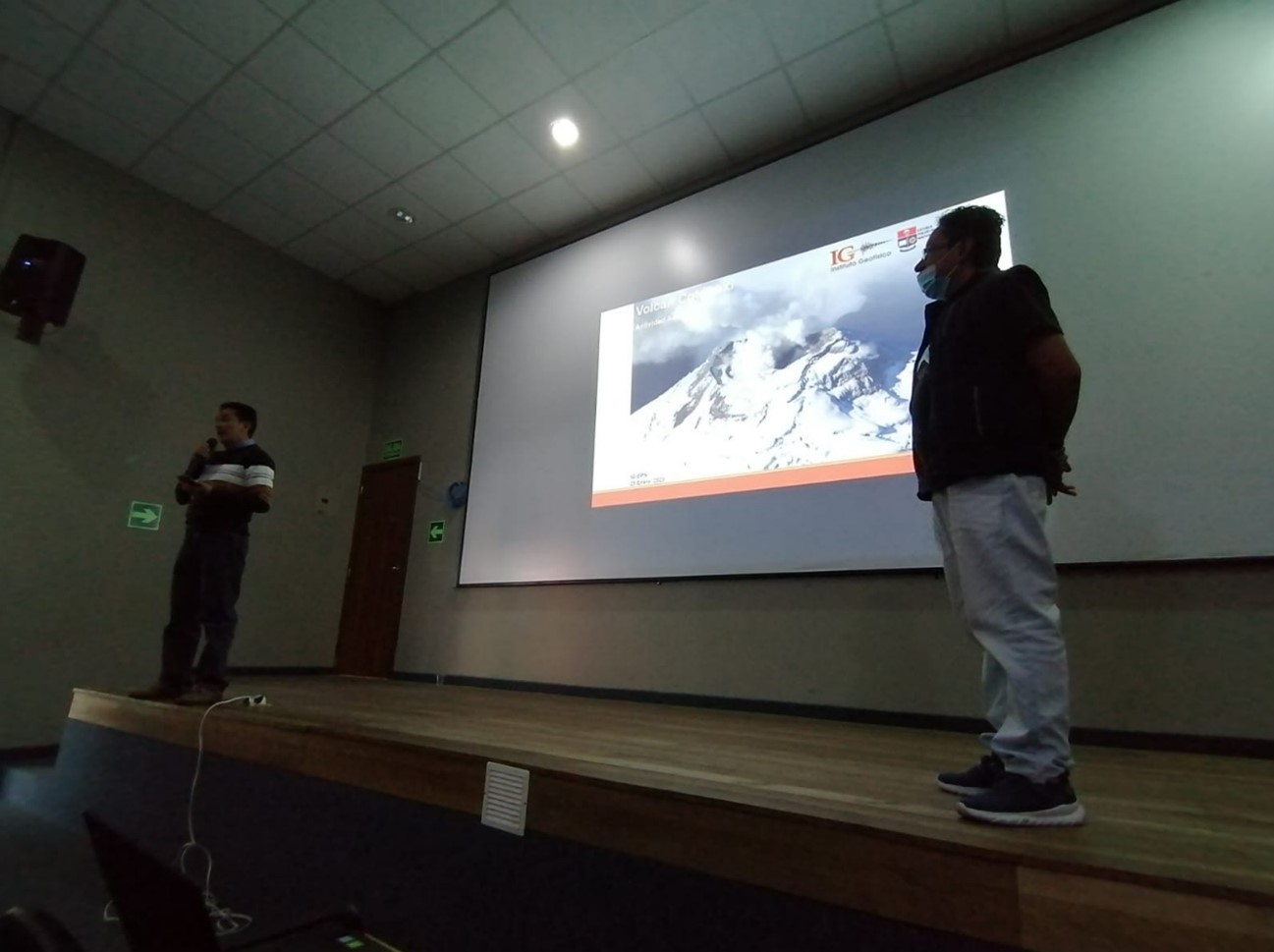 Charla sobre la reactivación del volcán Cotopaxi en la sede del GAD de Pujilí