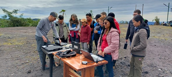 Desarrollo del tercer día de capacitación dentro del 7mo taller de gases volcánicos NOVAC