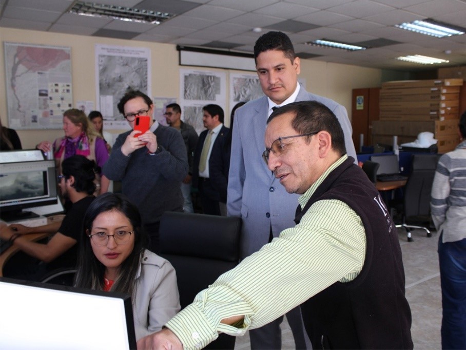 El Secretario de Gestión de Riesgos, visita la sede del IG-EPN en Quito