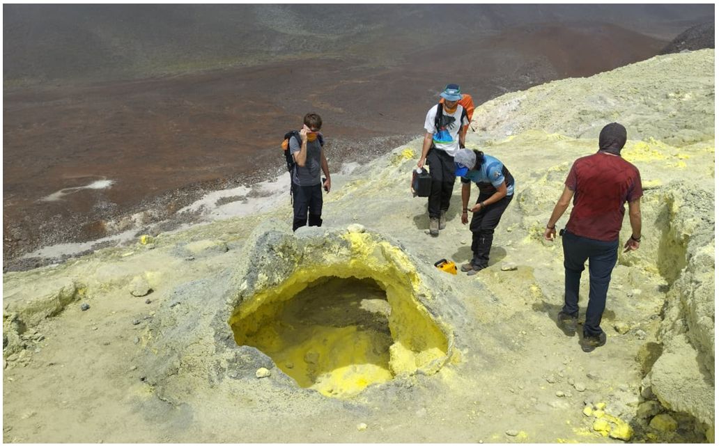 Trabajos de vigilancia de la actividad superficial en el volcán Sierra Negra (Galápagos)