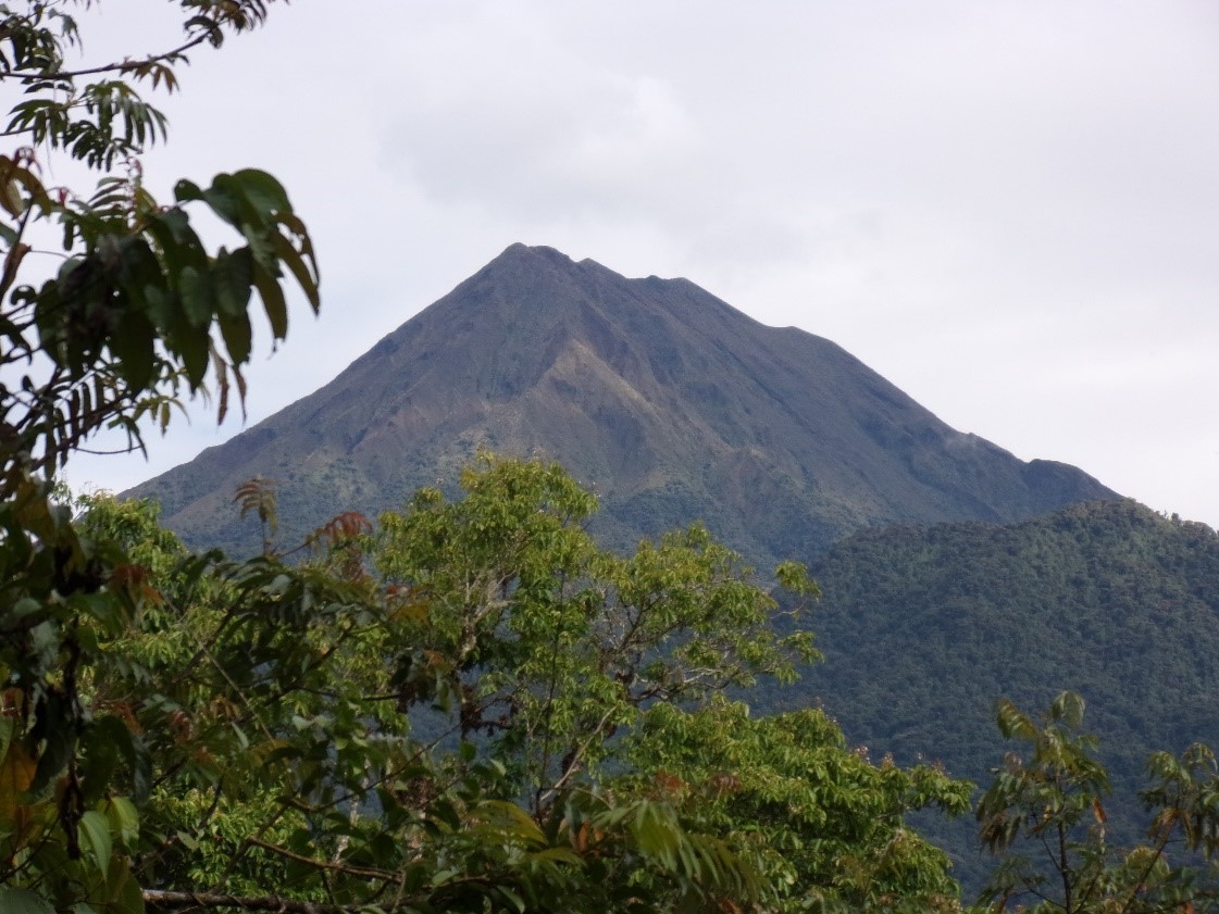 Trabajos vulcanológicos continúan en los flancos del volcán Sumaco